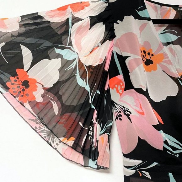 Express Pleated Kimono-Sleeve Top in Black Floral, Size Medium - Picture 6 of 8